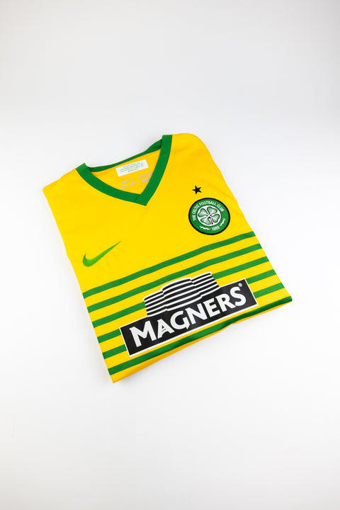 Celtic 2013-14 Football shirt made by Nike sized Large