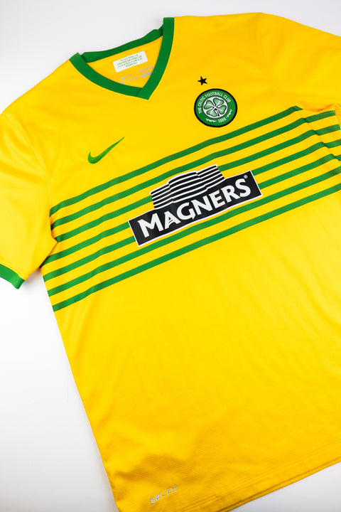 Celtic 2013-14 Football shirt made by nike size Large