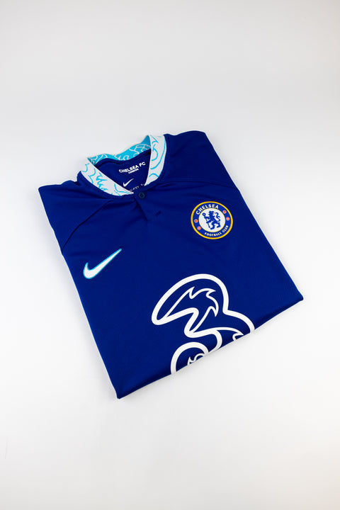 Chelsea 2022-23 football shirt made by Nike size medium.
