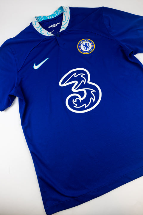 Chelsea 2022-23 football shirt made by Nike size medium.