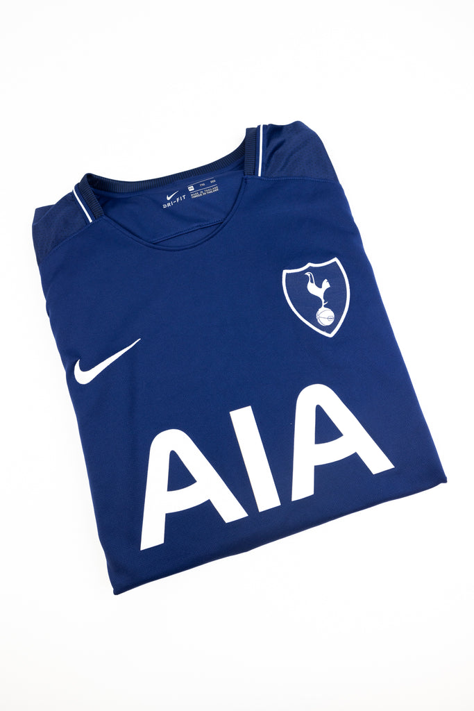 Why are Tottenham wearing a special kit in FA Cup with no names on the back