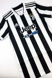 Juventus 2021-22 Football Shirt made by Adidas size small