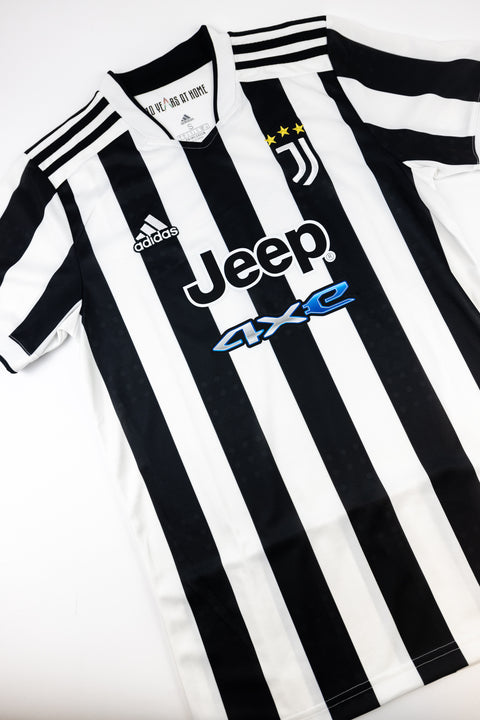 Juventus 2021-22 Football Shirt made by Adidas size small