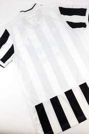 Juventus 2021-22 Football Shirt made by Adidas size small