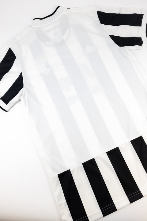 Juventus 2021-22 Football Shirt made by Adidas size small