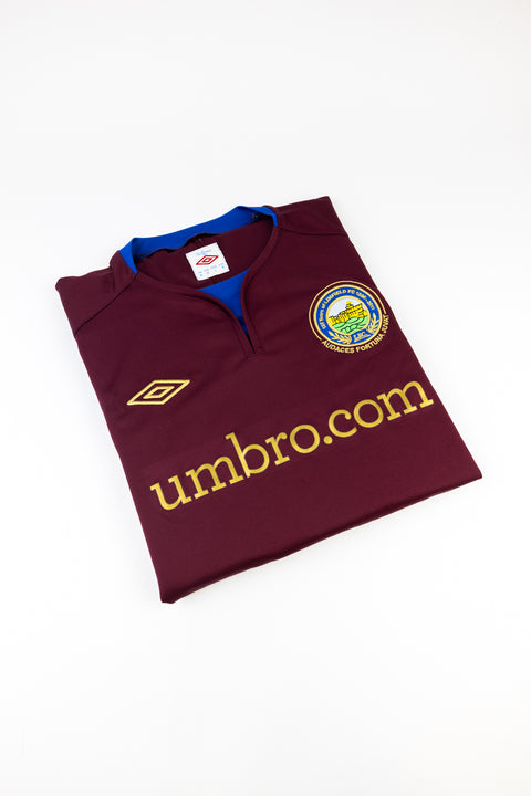 Linfield 2011-12 Football Shirt made by Umbro size Medium