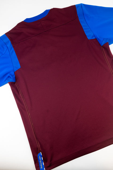 Linfield 2011-12 Football Shirt made by Umbro size medium