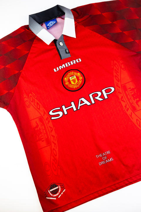 Manchester United 1996-98 Football Shirt made by Umbro size medium
