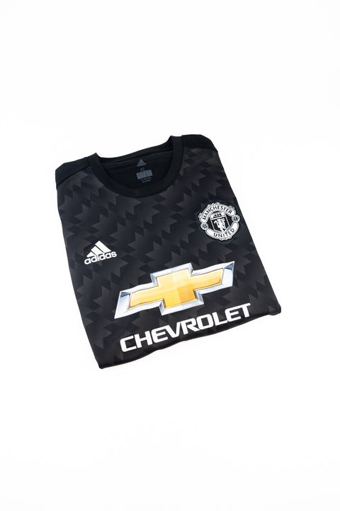 Manchester United 2017-18 Football Shirt made by Adidas size Large