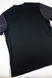 Manchester United 2017-18 Football Shirt made by Adidas size Large