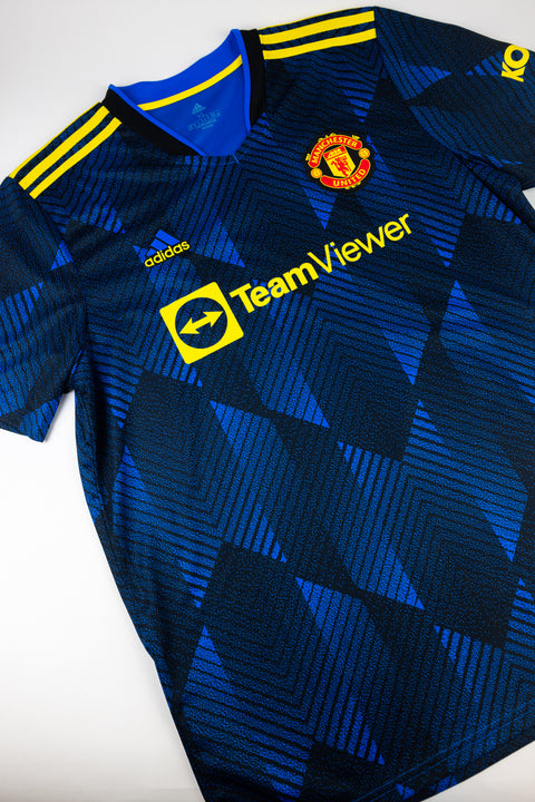 Manchester United 2021-22 Football Shirt made by Adidas size XL