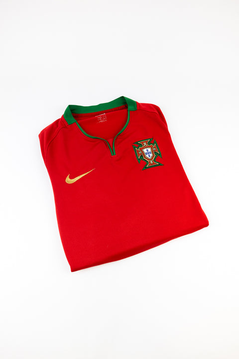 Portugal 2008-10 football shirt made by Nike size small